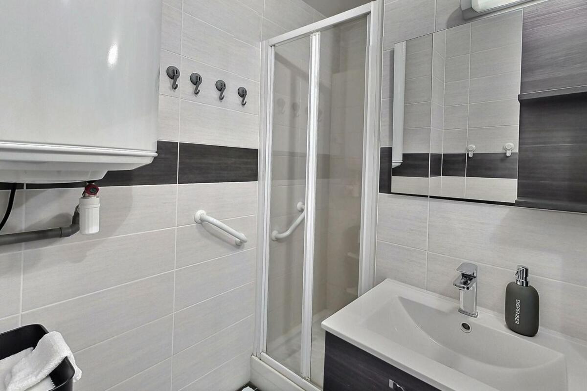 Le Voltaire - Balcon - 2 Chb - 3 Lits - 2 Min Gare Et Cente-Ville - Mon Groom تروي المظهر الخارجي الصورة